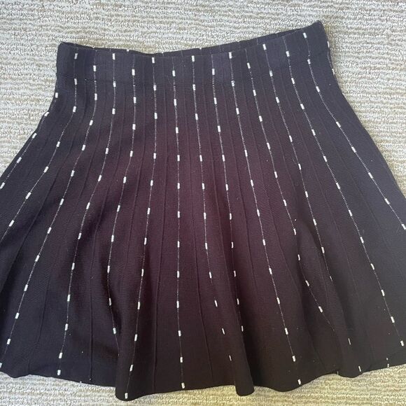 Black skater skirt - Picture 3 of 3